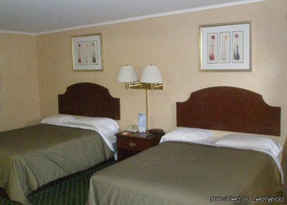 Hyannis Host Inn Habitación foto